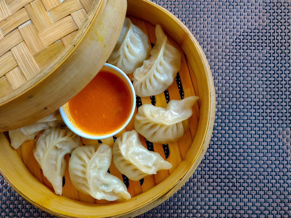 Steamed momo with chutney
